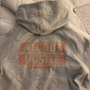 Orange Theory lululemon half zip scuba in gray size XS/S